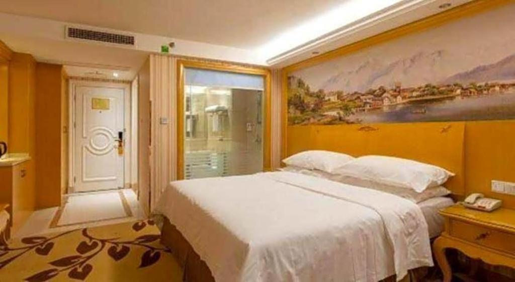 Hotel Vienna International Nanxiang 4*