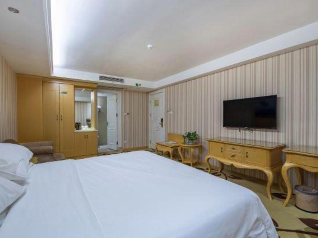 Hotel Vienna International Nanxiang 4*