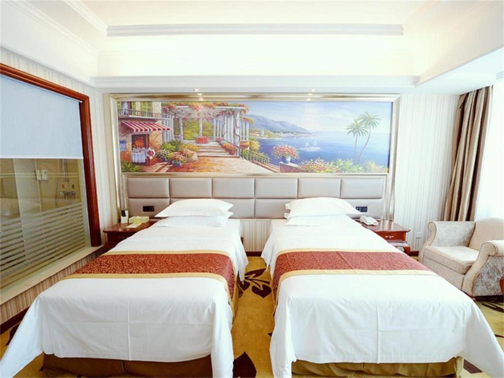 Vienna International Nanxiang Hotel 4*