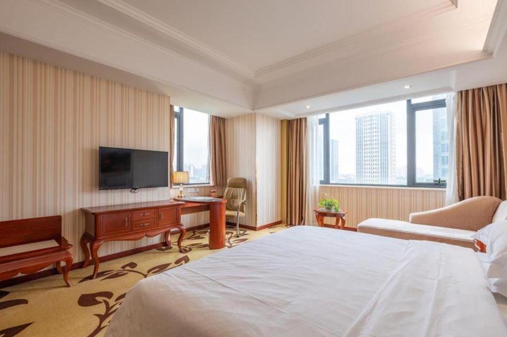 Hotel Vienna International Nanxiang 4*