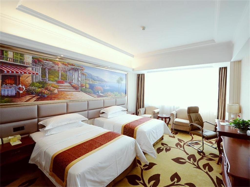 Hotel Vienna International Nanxiang 4*