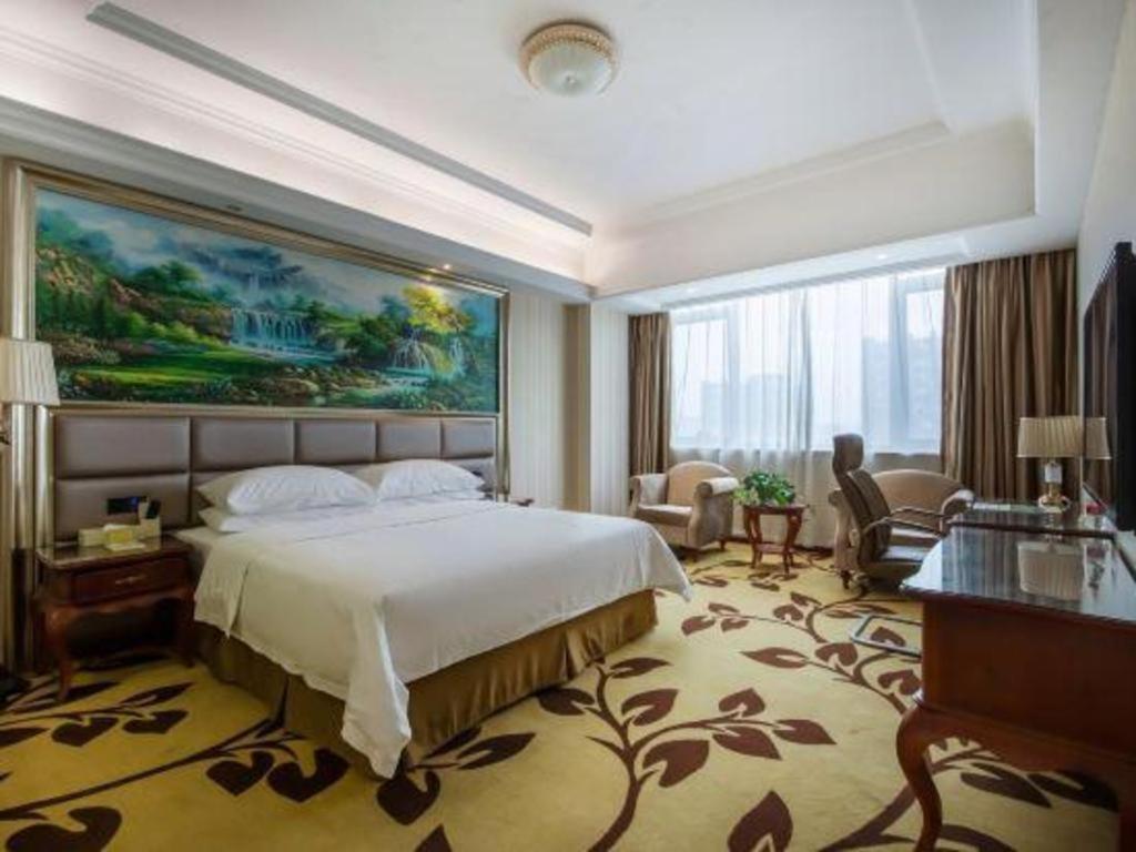 Vienna International Nanxiang Hotel 4*