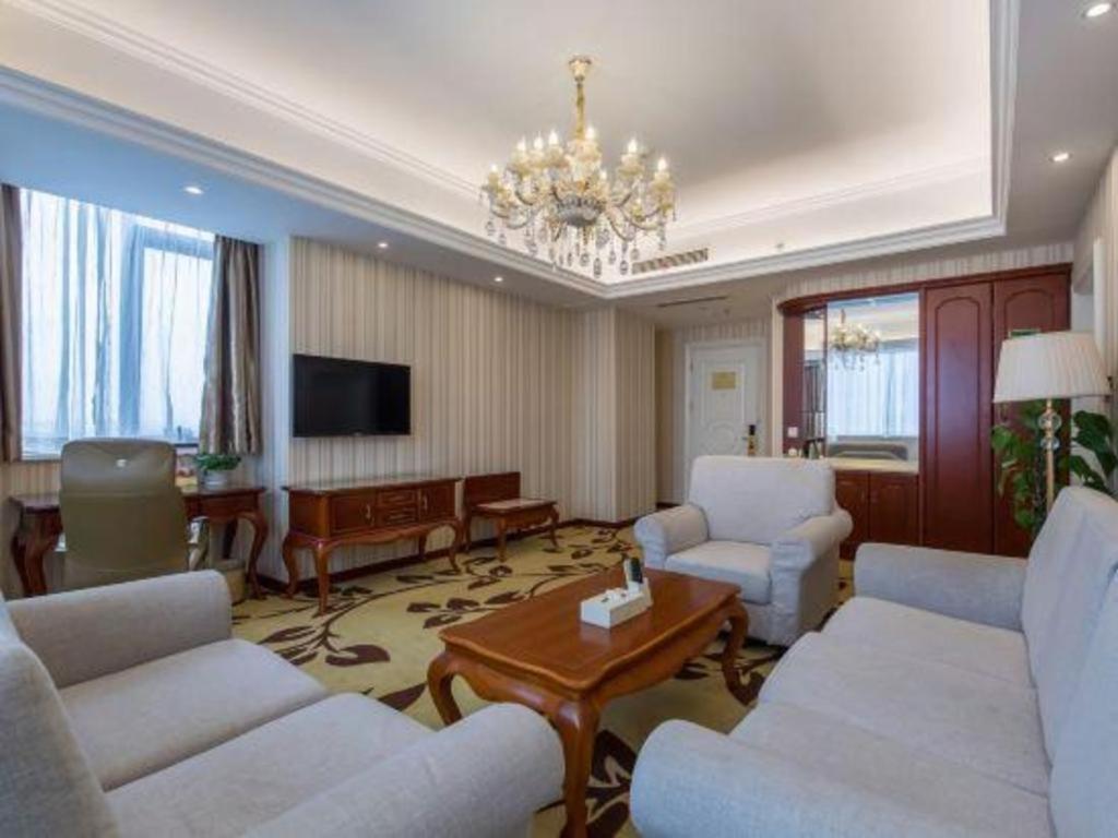 Hotel Vienna International Nanxiang 4*