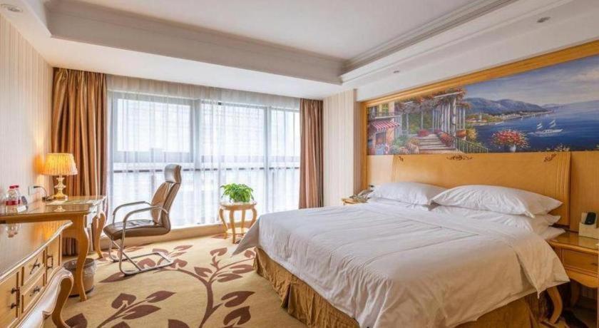Hotel Vienna International Nanxiang 4*